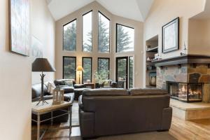 11A Castle Peak Close