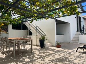 Calheta Suites - Vinha & Jardim - Adults-only suites met hottub & zeezicht