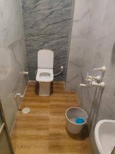 Krishan kripa dham near banke bihari g temple 400 mtr