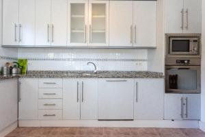 Apartamento en primera línea de playa con piscina