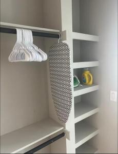 Downtown Dallas Apartment with Pool Gym and King Size Bed