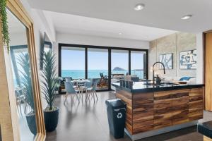 Spectacular Ocean View with Homeoffice Space