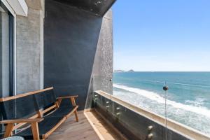 Spectacular Ocean View with Homeoffice Space