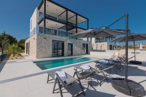 Seafront Villa Aurea with pool and seaview