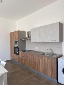 Cozy 1-Bedroom Penthouse - by HostMT