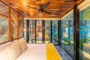 Chay Glass Jungle House