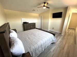 Bright and Spacious 2 Story Condo