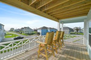 Near Beach Large Home Sleeps 22 BBQ Soaking Tub