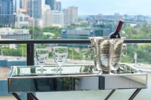 Stunning River City Views 2B