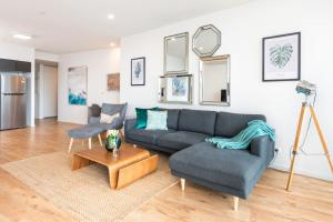 Stunning River City Views 2B