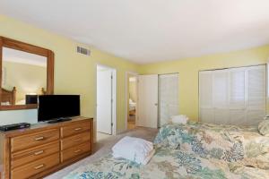 2320 Racquet Club - Sleeps 8, 3 Bedroom, Pool