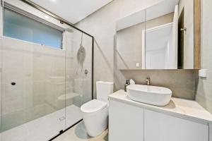 Scarborough Escape, New 3Br Suite,141