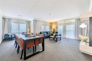 2 Bedroom Penthouse Retreat Water Views Pool Balcony