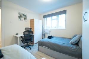 Excel & City Airport Cozy 2BR with Workspace Near DLR
