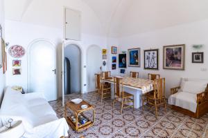 Spectacular villa with private beach platform, parking and terrace!