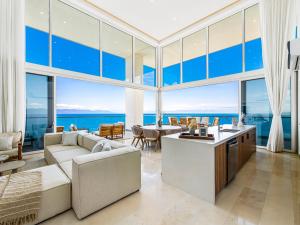 Beachfront Luxury 4BR Penthouse with Incredible Ocean Views