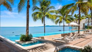 Beachfront Luxury 4BR Penthouse with Incredible Ocean Views