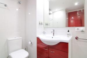 1st Line - Esmeralda