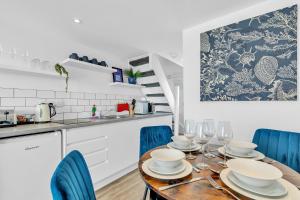 On the Water 5 with Free Parking By My Getaways