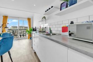 On the Water 5 with Free Parking By My Getaways