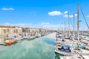 On the Water 5 with Free Parking By My Getaways