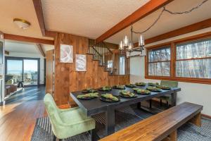 4 Br Mountain Views Sleeps 10 Sauna Hot Tub Arcade