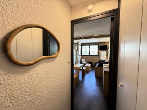 Résidence Les Melezes - Studio vue montagne · Accès pistes par navette · Parking extérieur MAE-0944