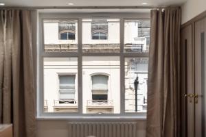 Prime Mayfair Luxury Stunning 2 Bedroom Apartment H12