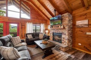 View-Location-Hot Tub-Pool Table-3 Fireplaces