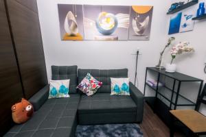 The Giggle Spot Cozy Makati Hideaway Pool & Gym 2270