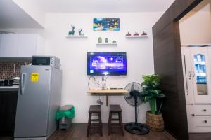 The Giggle Spot Cozy Makati Hideaway Pool & Gym 2270