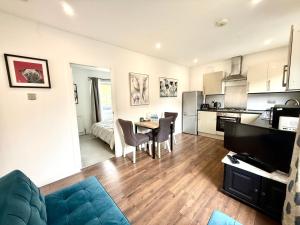 South Gyle House - SuperFast WiFi and Free Parking - 7 minutes from Edinburgh Airport