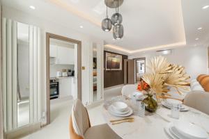 Exclusive 2-Bedroom Retreat in Iconic Mayfair H8