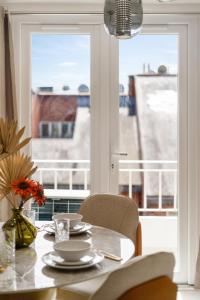 Exclusive 2-Bedroom Retreat in Iconic Mayfair H8