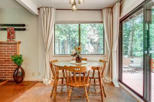 Hike and Ski! Cabin 20 Mi to Soda Springs Mtn Resort