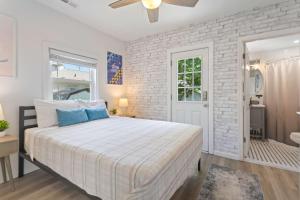 4BR 2BA Hot Tub Home By The Bay