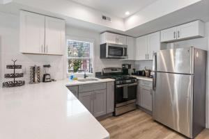 4BR 2BA Hot Tub Home By The Bay