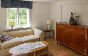 Lovely Home In Berghem With Wifi