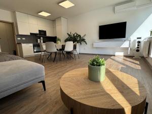 PeopleGuru apartments - Terasa, Parking