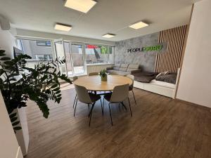 PeopleGuru apartments - Terasa, Parking