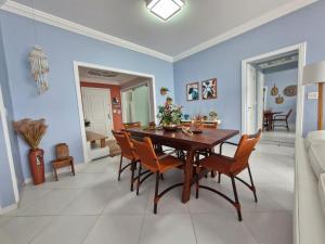 PITANGUEIRAS - FRENTE MAR - 3 SUÍTES - SERVIÇO De PRAIA - COM GARAGEM