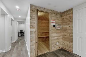 Innisfil retreat, hot tub, Sauna, EV plug, Generac