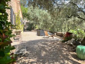 Aix-en-Provence, Bastidon provençal plein cœur de la forêt avec vue unique