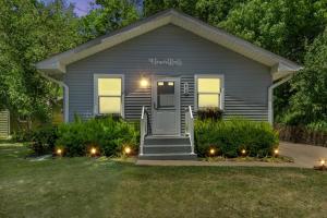 Two-Bedroom House room in Beach Glass block from Heart of Saugatuck