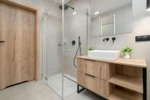 Elegant Studio for 4 People in Łódź by Noclegi Renters