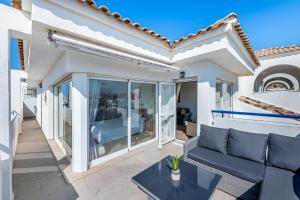 Luminoso ático con vistas al mar y terraza amplia