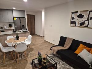 Parque14, Ciudad Guatemala, Aeropuerto La Aurora