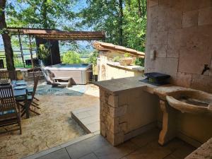Chalets CHALET EN RONDINS AVEC SPA - 5 personnes : photos des chambres