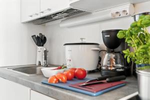 Mid Century Jugend Walkable Area Tram Bus 200m