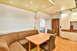 Central 2BR Duplex with sauna